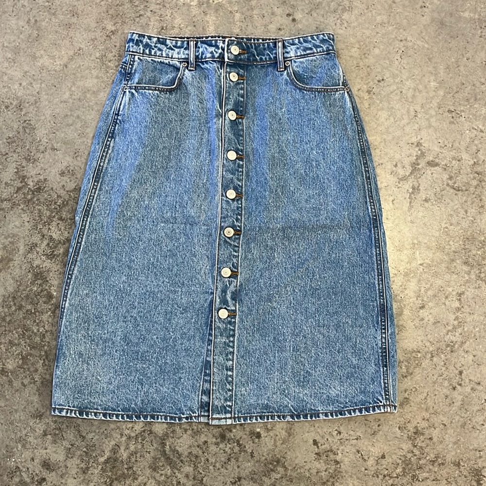 ✨ Old Navy Button-Down Denim Midi Skirt
